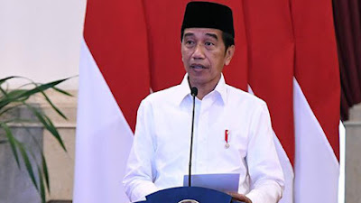 Halalbihalal Tapi Suguhi Prabowo Opor Ayam, Jokowi Makin Terbukti sebagai 'Man of Contradiction'