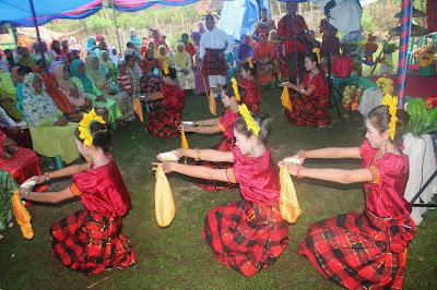 Tari Pasupa Monca (Foto: Ronamasa/Ahyar)