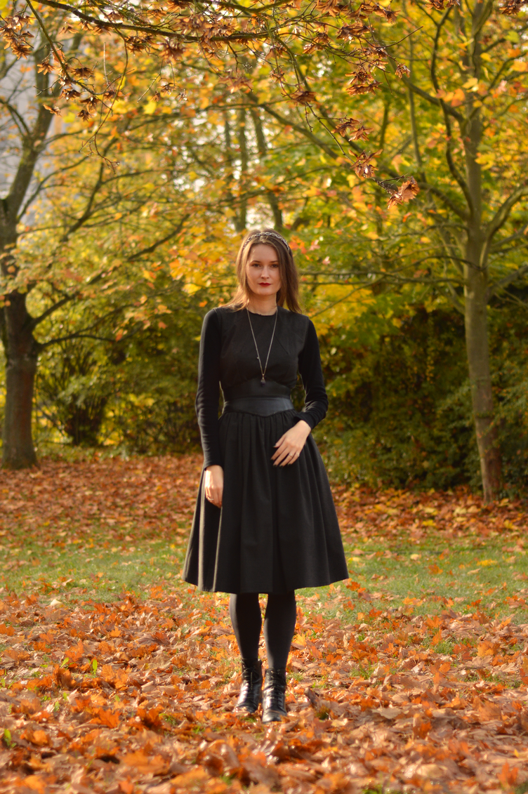 Goths in ungothly places, autumn edition, handmade black outfit,   Georgiana Quaint, český blog