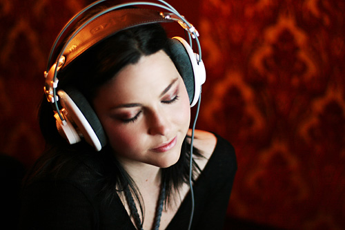 Amy Lee Look at this picture I get this from Evanescence Official web