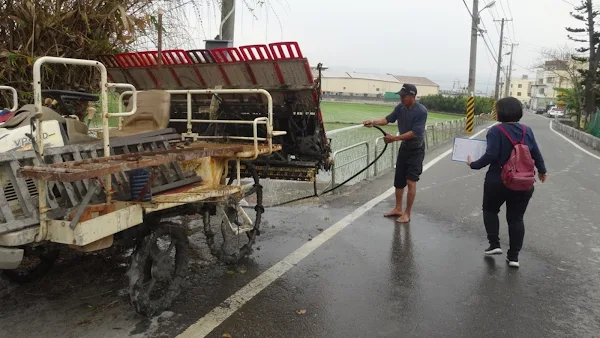 農機具清潔再上路 避免土堆沿路沾染釀交通事故挨罰