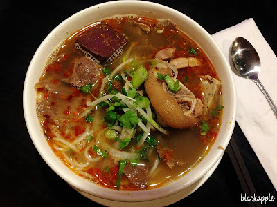 Cafe Hoang_Vietnamese & Thai Restaurant_spicy hue style pork knuckle soup_by black apple