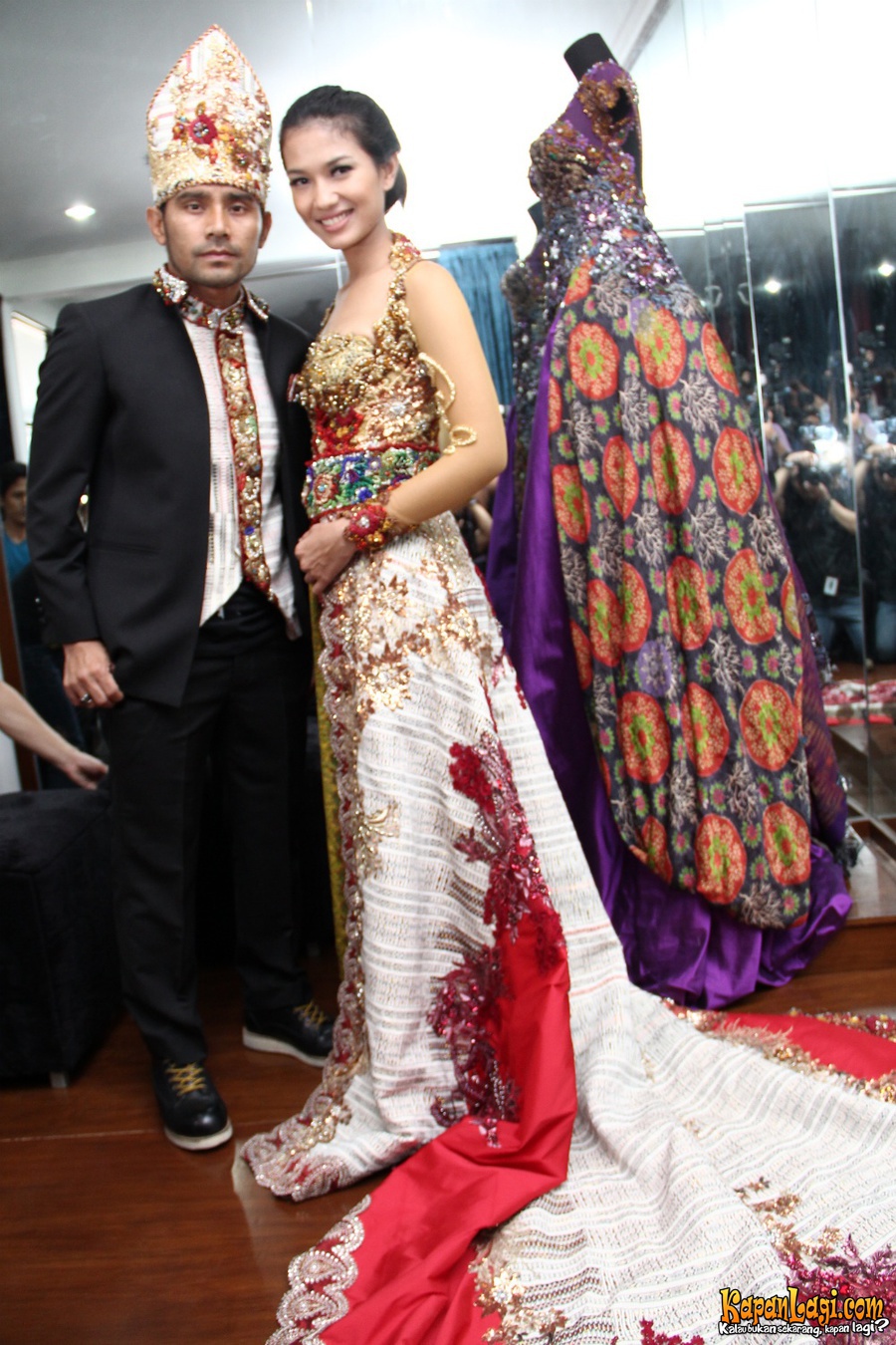 10 Model Baju Kebaya Pengantin Adat Batak Populer