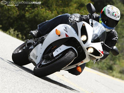 2011 Yamaha YZF-R1 Street Smackdown Photo Gallery