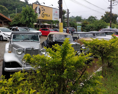 Aquela foto que não pode faltar no estacionamento do restaurante da estrada que vai para o Paraná.