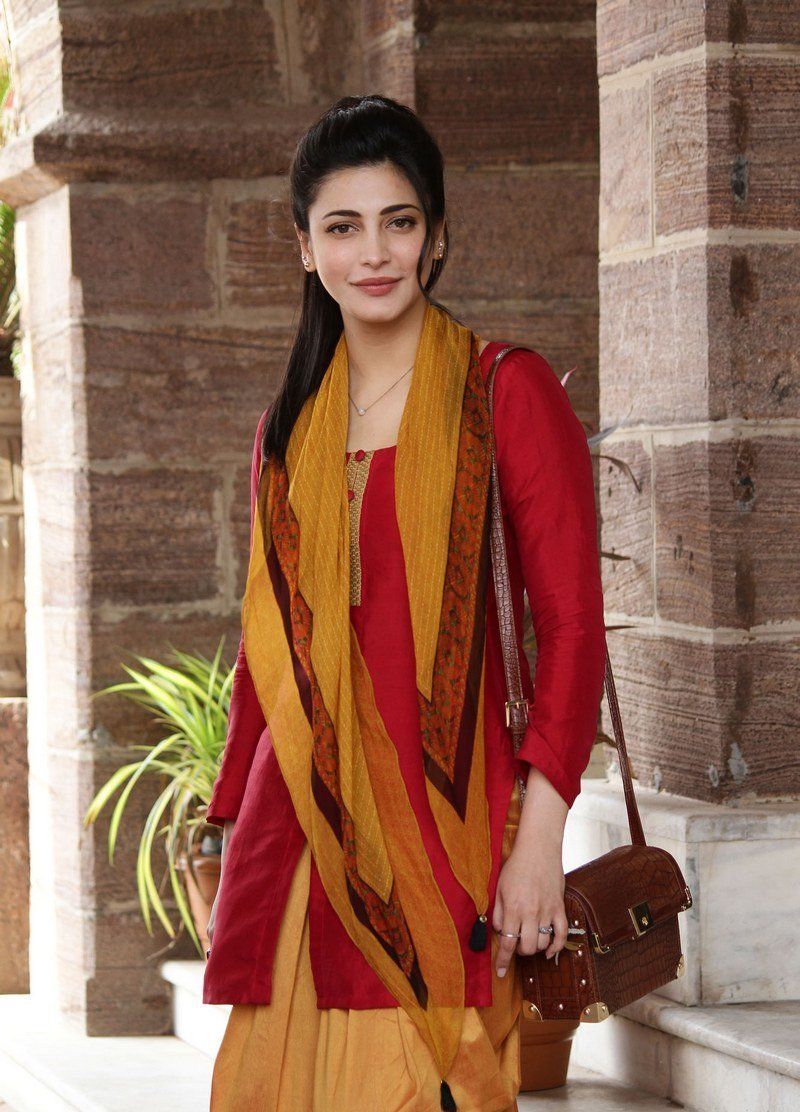 ACTRESS SHRUTI HAASAN HD PHOTOS & WHATSAPP GROUP LINKS