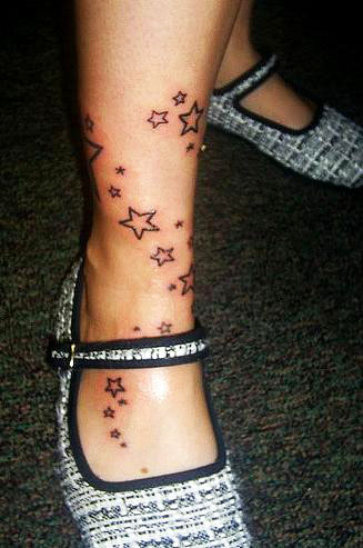 small and cute star tattoo designs combined with moon tattoo designs 2 small