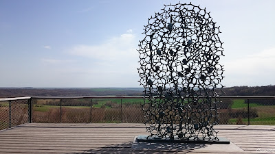 Statue de Haïm Kern installée sur la terrasse de la Caverne du Dragon