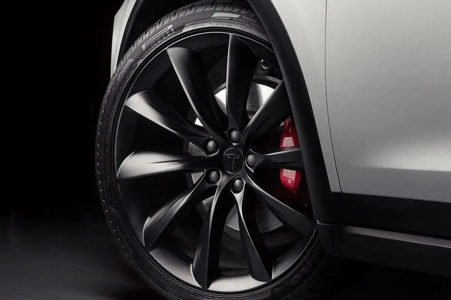 Rims Tesla Model X seen front angle