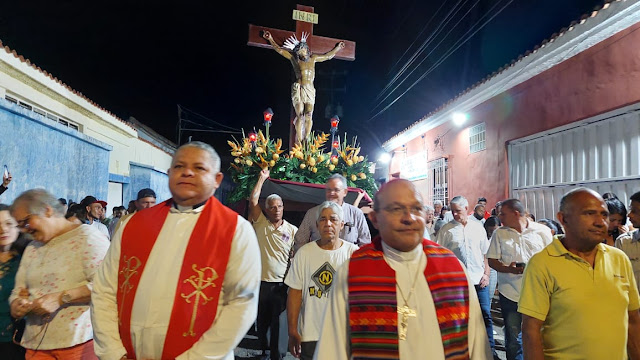EL SANTO CRISTO DE LA CATEDRAL SAN JUAN BAUTISTA DE CARORA SALIÓ EN PROCESIÓN ESTE JUEVES SANTO.