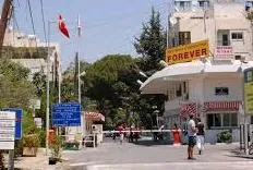 οι Ελληνοκύπριοι  αντιμετωπίζουν του Τουρκοκυπρίους ως μειονότητα