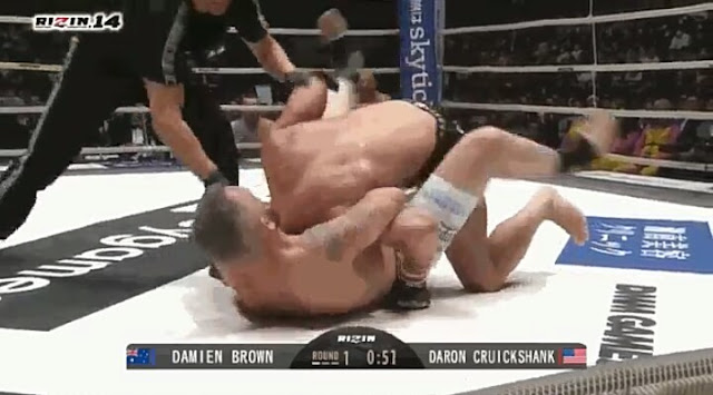 Rizin 14 : Damien Brown def. Daron Cruickshank via submission (guillotine choke) in R1 