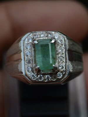 cincin zamrud 