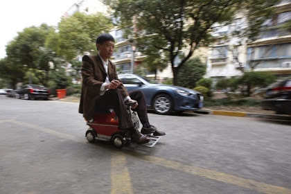 The World's Smallest Car by Xu Zhiyun 