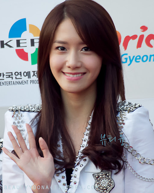 Say Hi to YOONA SNSD