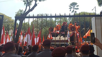 Tegang! Pendaftaran Partai Buruh Disulap seperti Demo, Tuntut Transparansi KPU RI