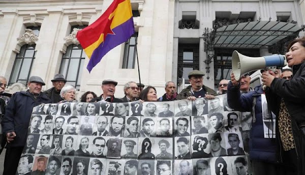 Los memorialistas temen que el Gobierno "maree la perdiz" y piden "voluntad política"