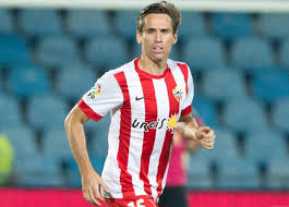 Oficial: Almería, rescinde contrato Corona