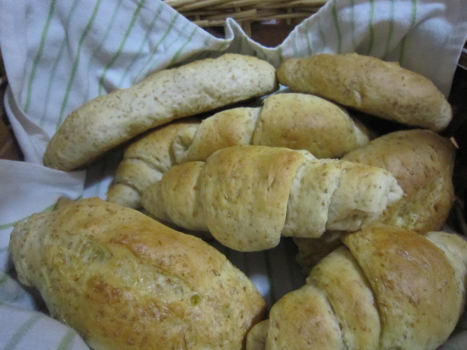Duniaku: Wholemeal Roll & Rye bread