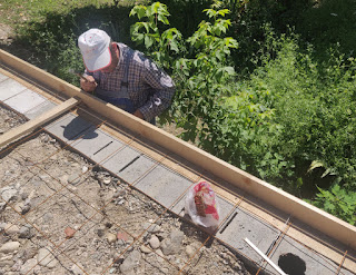 Fitting a narrow coander prevention lip