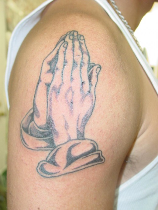 praying hands tattoo designs for women