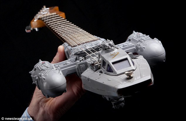 Star Wars Themed Guitar Seen On www.cars-motors-modification.blogspot.com