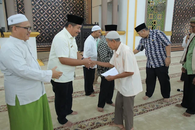 40 Anak Yatim dan 101 Kaum Dhuafa Mendapat Bantuan dari BKM Agung H. Achmad Bakrie Kisaran