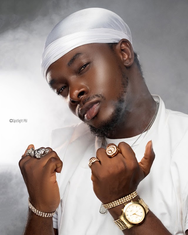  Ceeboi continues his quest to become an afrobeat poster boy, with a duet with established act, Skales, to his previously released ladies favourite tune "Superwoman".