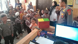 Polisi Sahabat Anak, Polsek Gabuswetan Terima Kunjungan Anak-Anak PAUD Al-Barokah Desa Gabuskulon