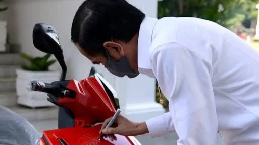 Motor Listrik Jokowi Dilelang Kembali, Pemenang Diumumkan Jumat Ini.