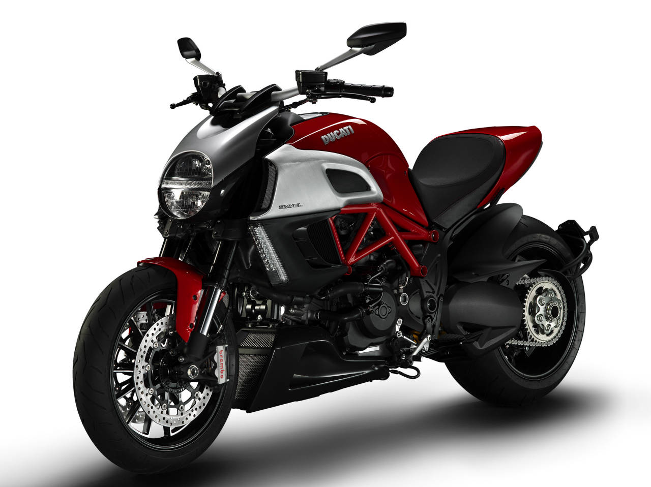 Gambar Ducati Diavel 2011 Modifikasi Dan Spesifikasi Motor
