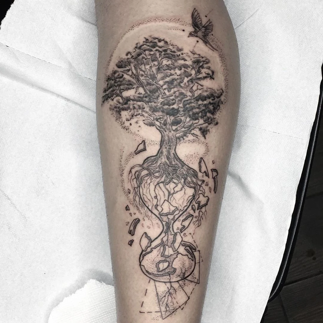 tatuaje de Yggdrasil vikingo, el arbol del mundo