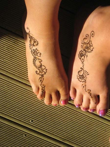 Simple Mehndi Designs For Feet