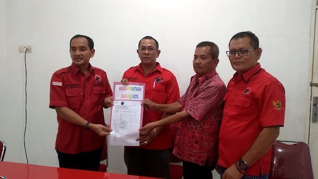 Iman Irdian Saragih S.E Ambil Formulir Pendaftaran Calon Wali Kota Tebing Tinggi Periode 2024 - 2029 di Kantor DPC PDI Perjuangan