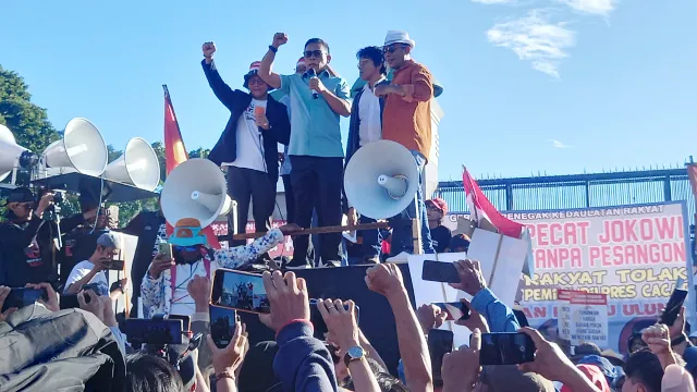 Temui Pendemo di Depan Gedung DPR, Politikus PDIP: Tumbangkan Dinasti Antidemokrasi