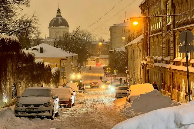 Хохловский переулок в снегу