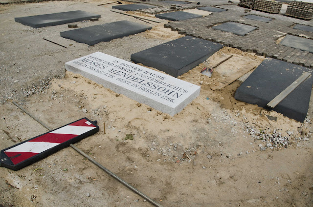 Baustelle Denkmal für Moses Mendelssohn, von Micha Ulm, Spandauer Straße 68, 10178 Berlin, 02.06.2015