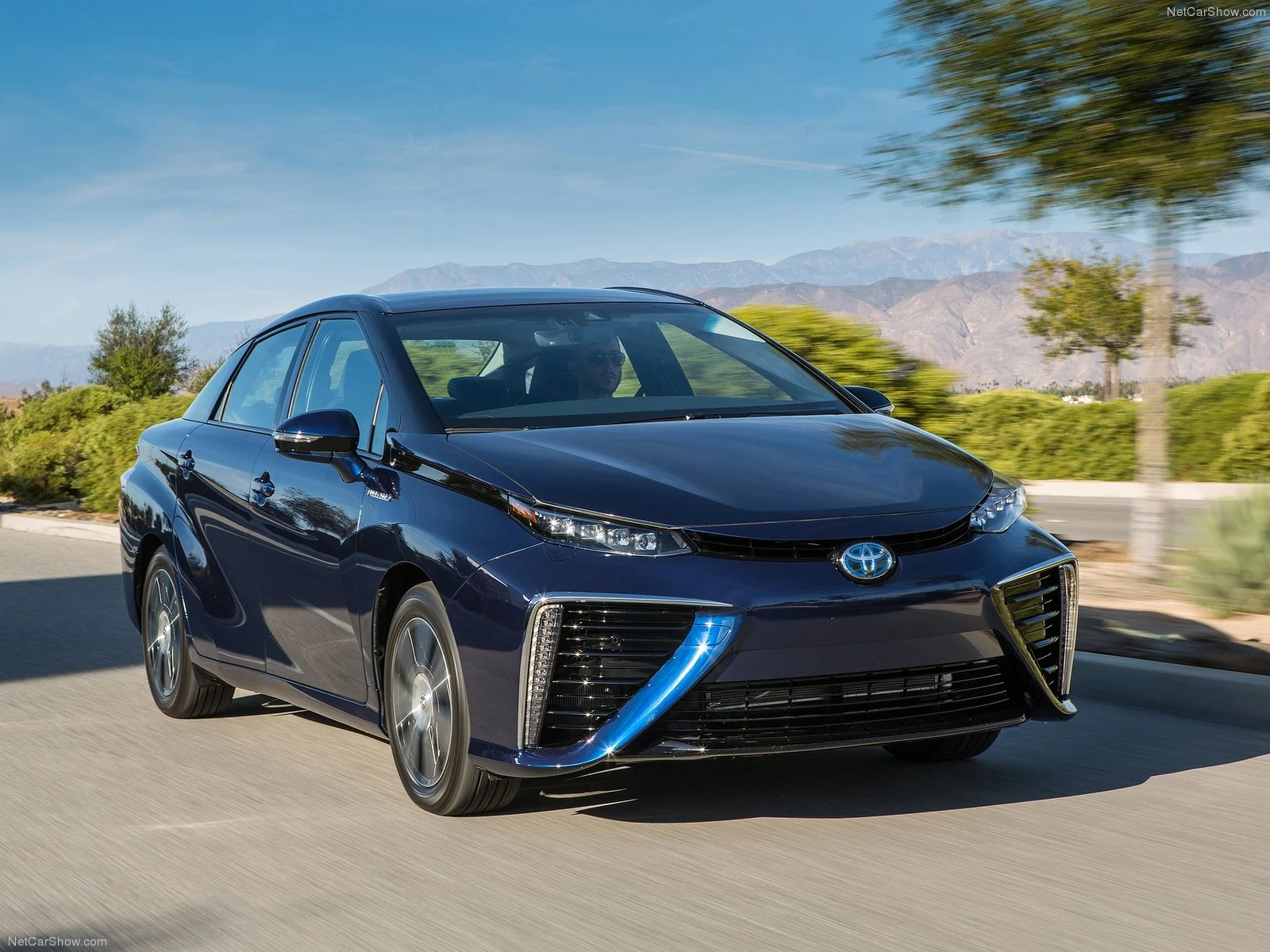 Hình ảnh xe ô tô Toyota Mirai 2016 & nội ngoại thất