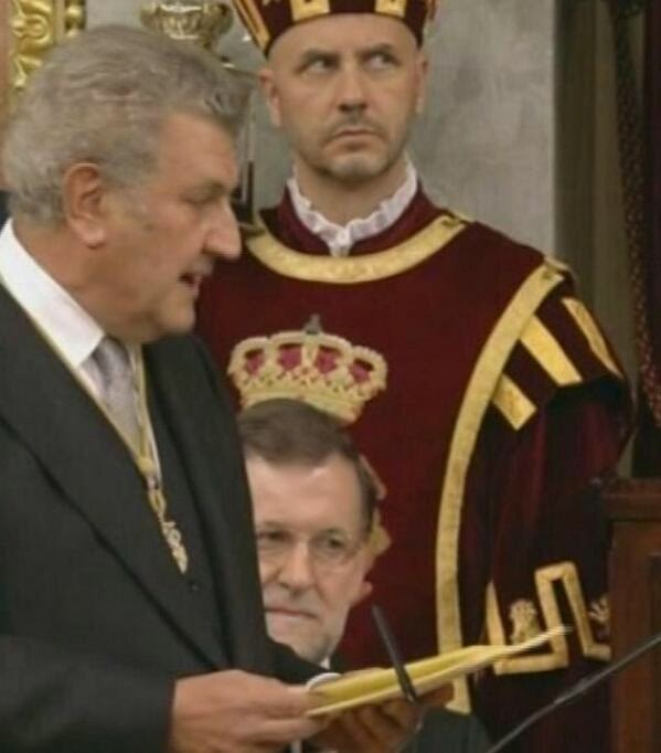 http://yonomeaburro.blogspot.com.es/2014/06/la-coronacion-de-felipe-vi-en-twitter.html