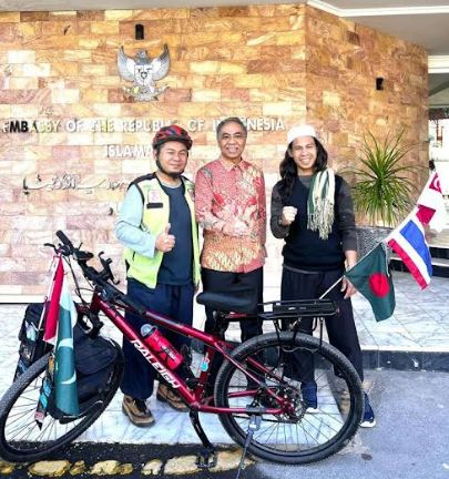 Indonesian cyclist en route to Makkah reaches Pakistan