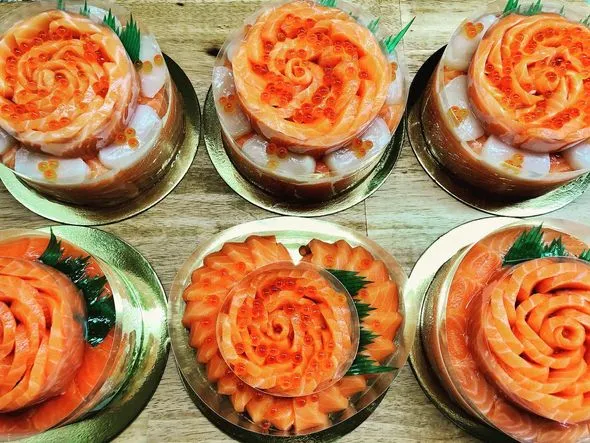 Salmon HQ naked sashimi cake