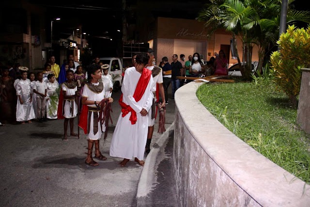 CRIANÇAS E ADOLESCENTES DOS SERVIÇOS DE CONVIVÊNCIA DE BELO JARDIM ENCENAM A VIA SACRA
