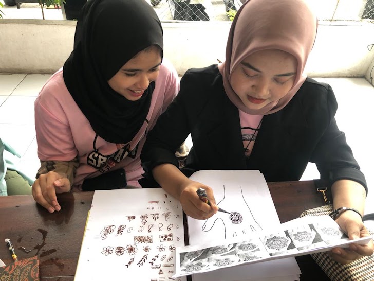 Seru ! Srikandi Ganjar Gelar Henna Art Class di Kota Yogyakarta