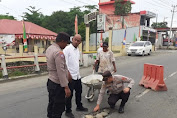 Minimalisir Laka Lantas, Kapolsek Mutiara Tambal Jalan Berlubang