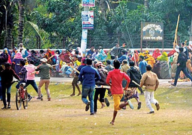 আচরণবিধি লঙ্ঘন চলছেই: কুষ্টিয়ায় থানার সামনে নারীদের ওপর হামলা