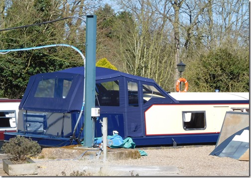 2 widebeams on a narrow canal