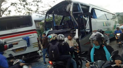 16 Orang Luka Akibat Tabrakan Beruntun 4 Kendaraan