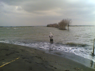 mancing pantai tirang