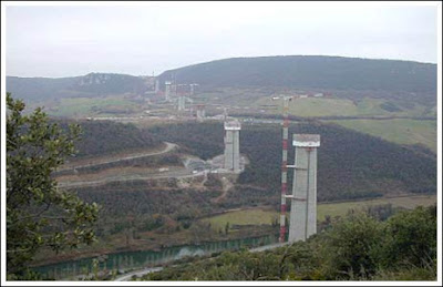 Foto Jembatan Tertinggi Di Dunia Millau Bridge