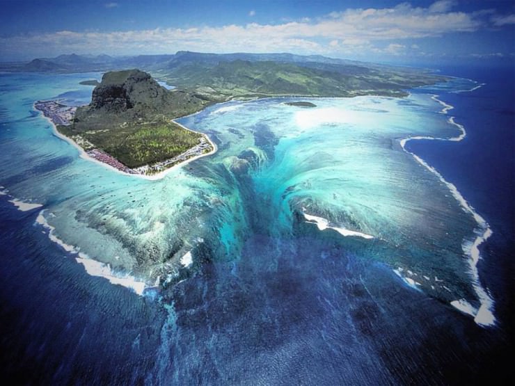 33 Amazing Beaches From Around The World - Underwater Waterfall, Mauritius